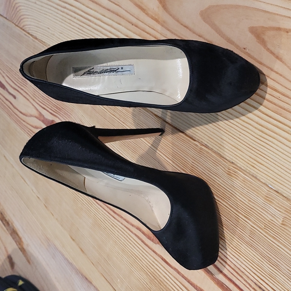 Brian Atwood black pumps